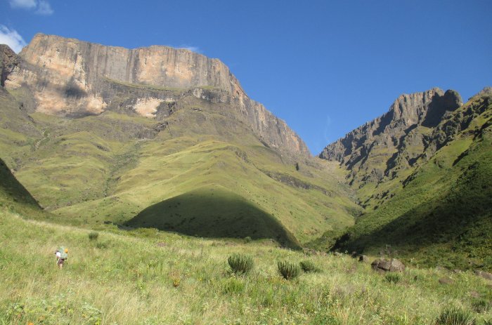 Rwanqa Pass with Black & Tan Wall